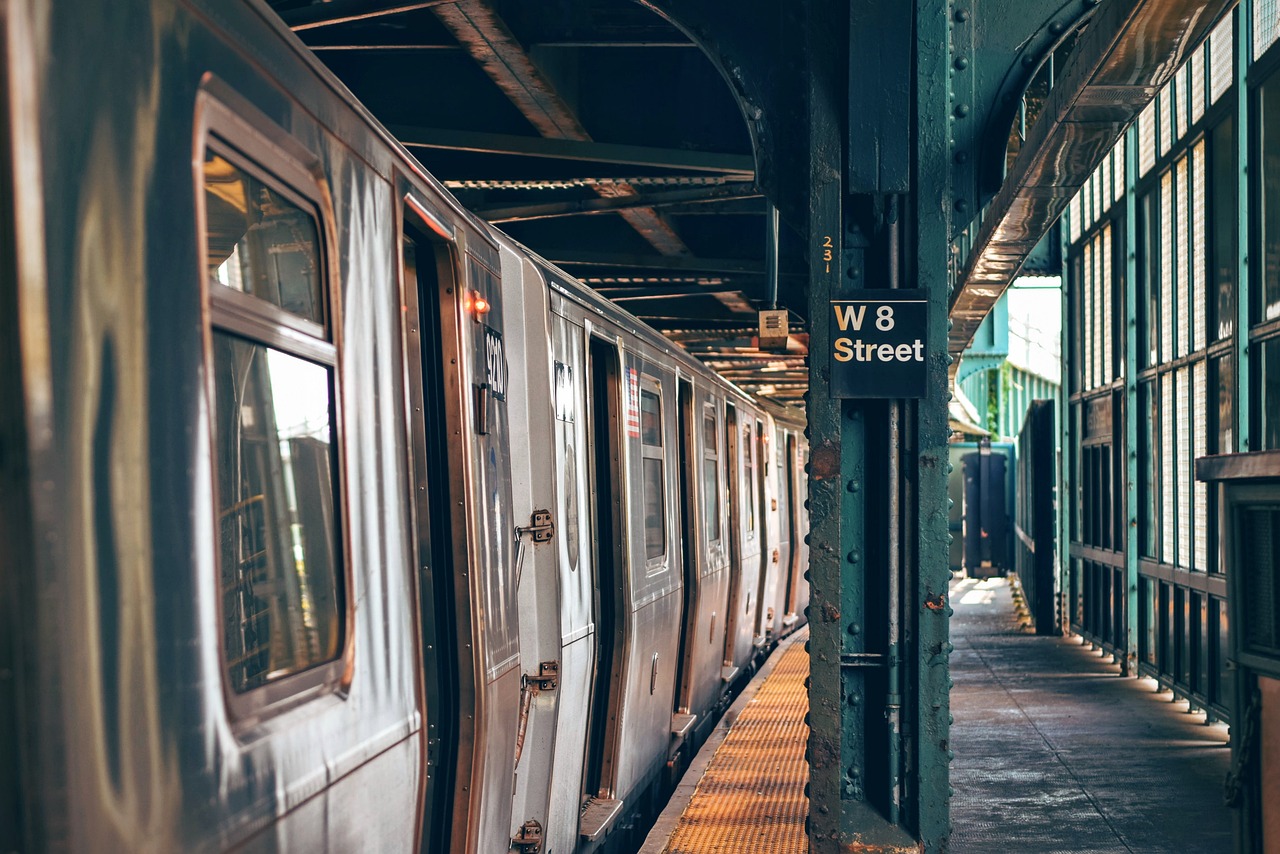 découvrez l'univers des transports publics : avantages écologiques, accessibilité, et solutions de mobilité pour naviguer facilement en ville tout en réduisant votre empreinte carbone.