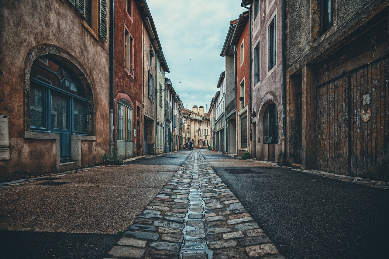 dĂ©couvrez une promenade historique captivante qui vous plonge au cĆur des Ă©vĂ©nements marquants du passĂ©. explorez les lieux emblĂ©matiques, apprenez des anecdotes fascinantes et vivez une expĂ©rience enrichissante Ă travers les Ăąges.